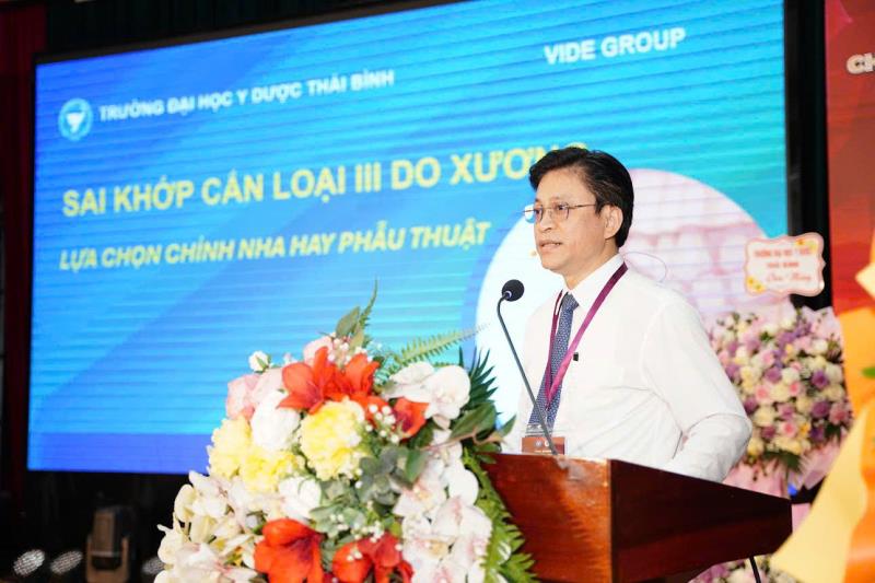 Thầy thuốc Ưu tú, TS.BSCKII. Vũ Anh Dũng vinh dự là báo cáo viên chuyên môn tại Hội thảo Khoa học Răng Hàm Mặt, Trường Đại học Y Dược Thái Bình